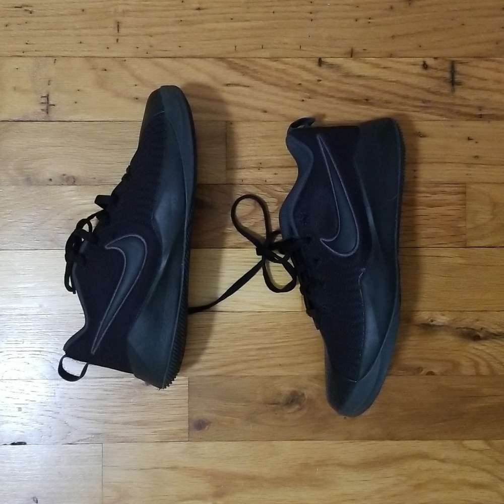 Like New Nike big boys sneakers